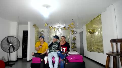 Snapshot of crismens chatting on February 17, 3:15 am crismens online show from February 17, 3:15 am
