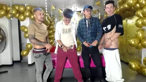 Snapshot of crismens chatting on December 13, 4:22 am crismens online show from December 13, 4:22 am