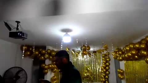 Snapshot of crismens chatting on December 29, 10:14 pm crismens online show from December 29, 10:14 pm