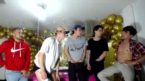 Snapshot of crismens chatting on December 14, 4:01 am crismens online show from December 14, 4:01 am