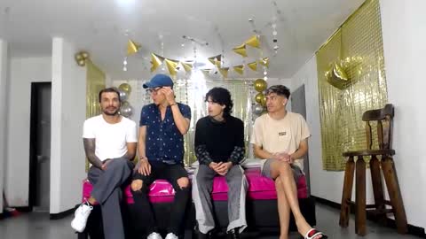 Snapshot of crismens chatting on February 15, 3:09 am crismens online show from February 15, 3:09 am