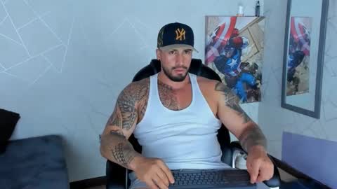 Snapshot of cristian_walker chatting on December 10, 11:00 pm cristian walker online show from December 10, 11:00 pm