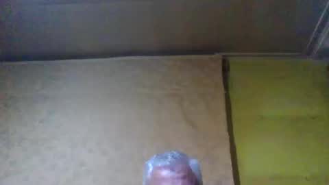Snapshot of crmperez chatting on January 7, 1:17 am crmperez online show from January 7, 1:17 am