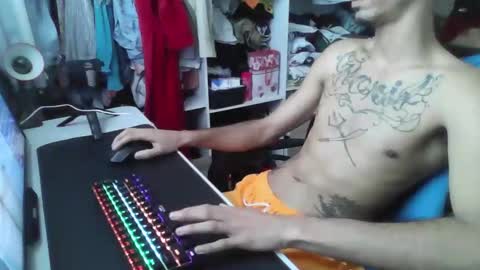 Snapshot of crudosoy chatting on October 27, 4:20 pm Carlo online show from October 27, 4:20 pm