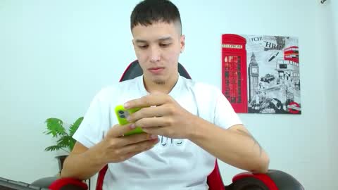 cumandres online show from December 1, 2:20 pm