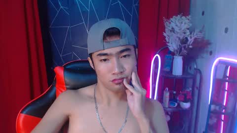 Snapshot of cumhavefun25 chatting on December 6, 12:27 pm ask me online show from December 6, 12:27 pm