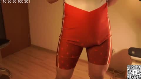 Snapshot of curlyboyy_ chatting on February 26, 7:03 pm Mike pvt is open online show from February 26, 7:03 pm