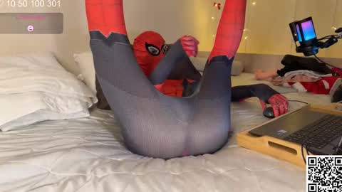 Snapshot of curlyboyy_ chatting on December 27, 5:16 pm Mike pvt is open online show from December 27, 5:16 pm