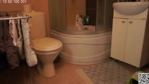 Snapshot of curlyboyy_ chatting on January 22, 9:55 pm Mike pvt is open online show from January 22, 9:55 pm