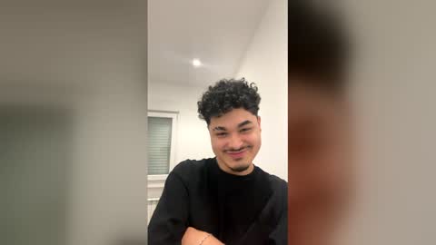 curlythiago online show from March 9, 12:37 am