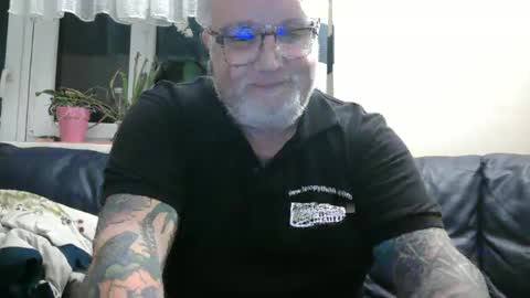 Snapshot of curtus14 chatting on December 15, 1:13 am curtus14 online show from December 15, 1:13 am