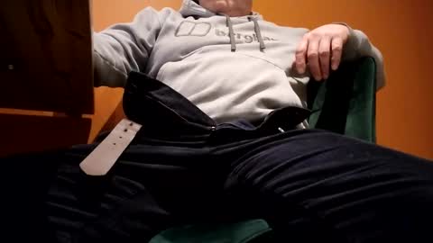 curvedboy007 online show from December 6, 6:17 pm