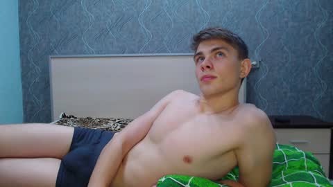 Snapshot of cute_oliver chatting on January 9, 4:49 pm Oliver online show from January 9, 4:49 pm