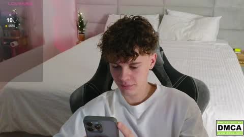 Snapshot of cute_thomas chatting on December 21, 8:00 pm Thomas - online show from December 21, 8:00 pm