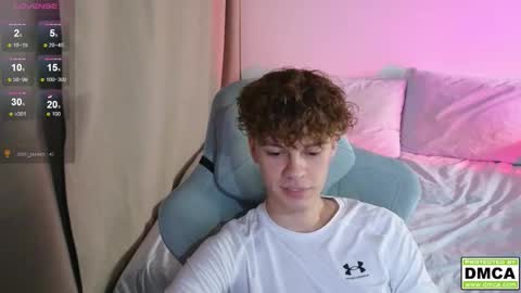 Snapshot of cute_thomas chatting on October 17, 7:40 pm Thomas - online show from October 17, 7:40 pm