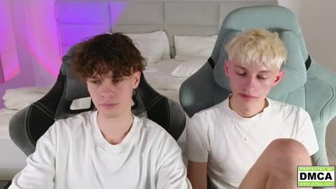 Snapshot of cute_thomas chatting on February 28, 8:18 pm Thomas - online show from February 28, 8:18 pm