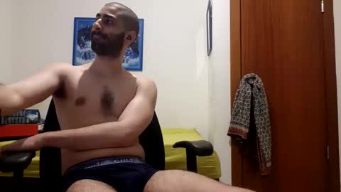 cuteguy52 online show from June 9, 9:38 pm