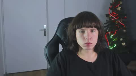 cutiekai_ online show from December 21, 10:07 pm