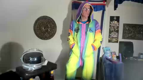 Snapshot of czechlove chatting on October 19, 1:10 am Andrew Thomas online show from October 19, 1:10 am