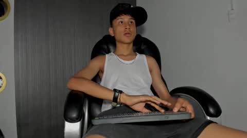 Snapshot of daddy_darcks chatting on October 1, 8:57 pm daddy_darcks online show from October 1, 8:57 pm