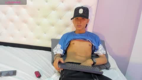 Snapshot of daddy_darcks chatting on September 11, 11:37 pm daddy_darcks online show from September 11, 11:37 pm