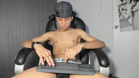 Snapshot of daddy_darcks chatting on September 17, 8:43 pm daddy_darcks online show from September 17, 8:43 pm