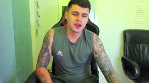 Snapshot of dage_19 chatting on October 3, 5:45 am my name is Jhon and I live in colombia online show from October 3, 5:45 am