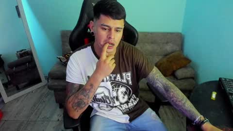 Snapshot of dage_19 chatting on December 23, 9:16 am my name is Jhon and I live in colombia online show from December 23, 9:16 am