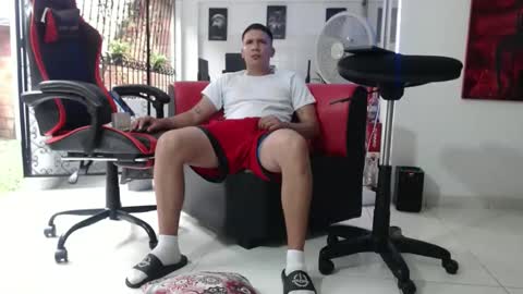 Snapshot of damyan_2003 chatting on December 22, 5:21 pm damyan_2003 online show from December 22, 5:21 pm