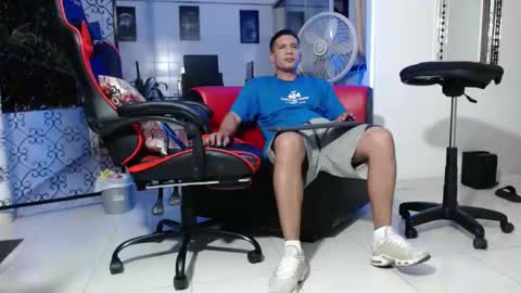 Snapshot of damyan_2003 chatting on January 3, 12:33 am damyan_2003 online show from January 3, 12:33 am