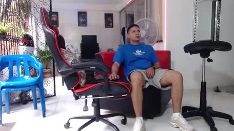 Snapshot of damyan_2003 chatting on January 3, 1:03 pm damyan_2003 online show from January 3, 1:03 pm