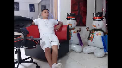 Snapshot of damyan_2003 chatting on December 24, 4:51 pm damyan_2003 online show from December 24, 4:51 pm