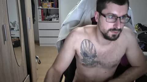 Snapshot of dan_the_man405 chatting on March 5, 7:28 pm King Dan online show from March 5, 7:28 pm