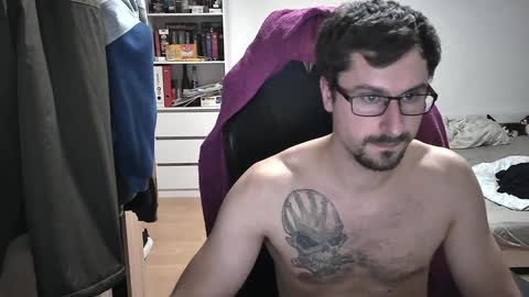 Snapshot of dan_the_man405 chatting on February 5, 6:26 pm King Dan online show from February 5, 6:26 pm