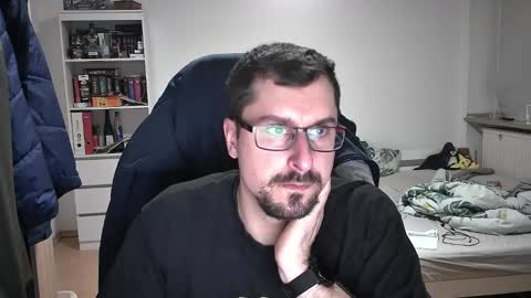 Snapshot of dan_the_man405 chatting on December 8, 7:11 pm King Dan online show from December 8, 7:11 pm