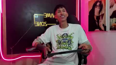 daniel_deluc77 online show from December 18, 12:23 pm