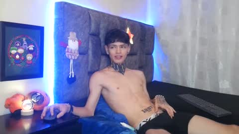 Snapshot of dann_brown chatting on December 20, 7:07 pm Dann Brown online show from December 20, 7:07 pm