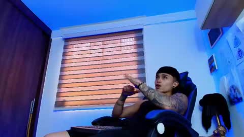 Snapshot of dannte_vel chatting on October 7, 7:18 pm Maximo online show from October 7, 7:18 pm