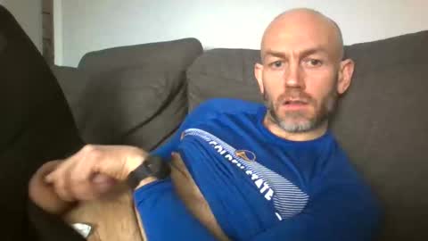 Snapshot of danny81boy chatting on February 10, 2:37 pm danny81boy online show from February 10, 2:37 pm