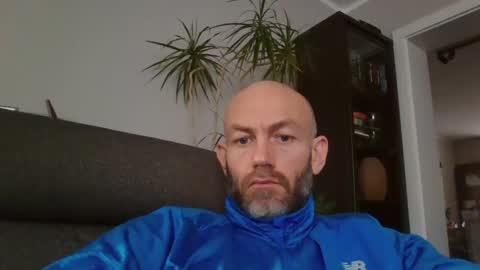 Snapshot of danny81boy chatting on December 20, 1:22 pm danny81boy online show from December 20, 1:22 pm