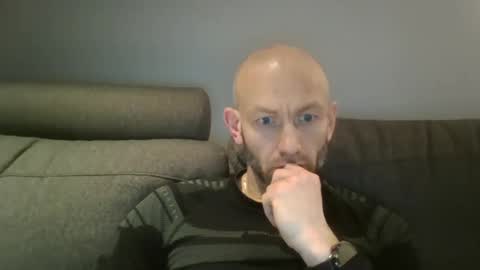 Snapshot of danny81boy chatting on December 8, 8:47 pm danny81boy online show from December 8, 8:47 pm