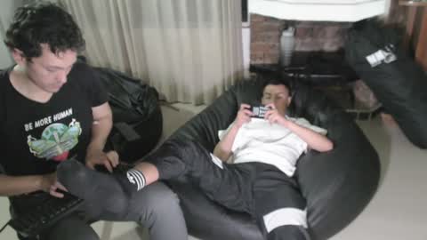 Snapshot of danruiz33 chatting on December 10, 11:53 pm Dan online show from December 10, 11:53 pm