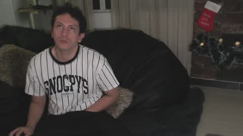 Snapshot of danruiz33 chatting on December 28, 2:01 am Dan online show from December 28, 2:01 am