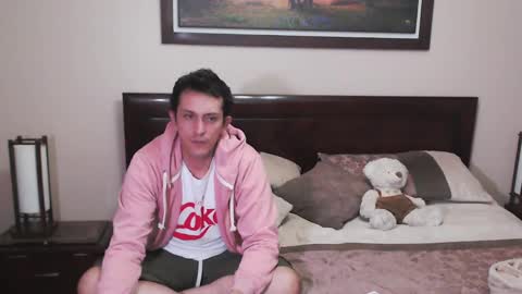 Snapshot of danruiz33 chatting on February 4, 11:38 pm Dan online show from February 4, 11:38 pm