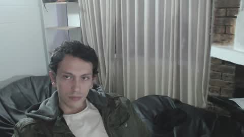 Snapshot of danruiz33 chatting on December 16, 10:56 pm Dan online show from December 16, 10:56 pm