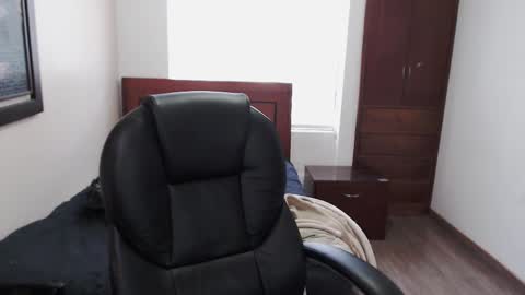 Snapshot of danruiz33 chatting on February 10, 1:33 pm Dan online show from February 10, 1:33 pm