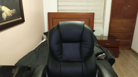 Snapshot of danruiz33 chatting on February 14, 2:39 am Dan online show from February 14, 2:39 am