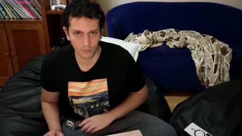 Snapshot of danruiz33 chatting on October 17, 3:54 am Dan online show from October 17, 3:54 am