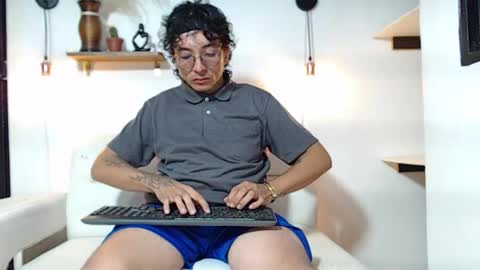 dark_yeager online show from April 19, 12:54 am