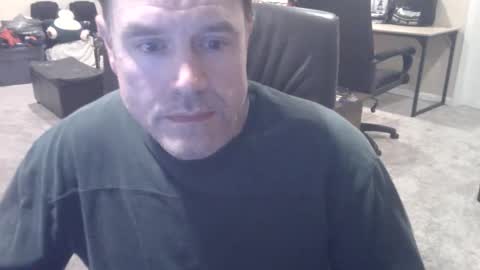 Snapshot of daved14u chatting on October 25, 6:48 am daved14u online show from October 25, 6:48 am